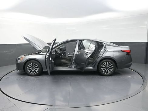 Used 2024 Nissan Altima 2.5 SV FWD image 32