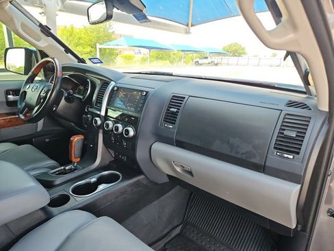 Used 2020 Toyota Sequoia Platinum AWD/4WD image 25