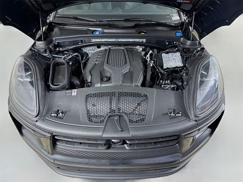 Used 2025 Porsche Macan image 13