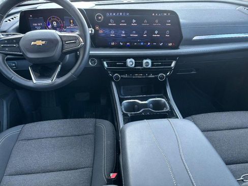 Used 2025 Chevrolet Traverse LT w/ LPO, Floor Liner Package FWD image 12