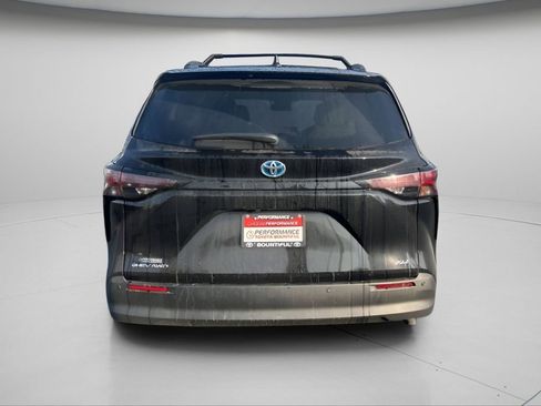 Used 2025 Toyota Sienna XLE image 5