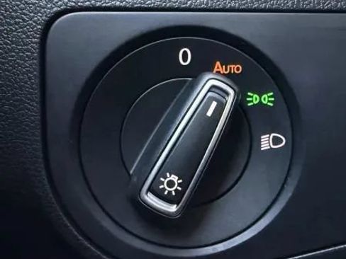 Used 2022 Volkswagen Tiguan SE FWD image 40