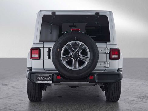 Used 2023 Jeep Wrangler Unlimited Sahara AWD/4WD image 4