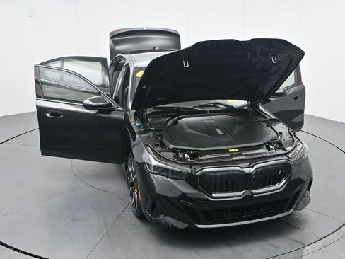 Used 2024 BMW i5 eDrive40i w/ M Sport Package image 32