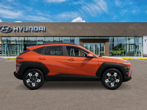 Used 2025 Hyundai Kona SEL FWD image 7