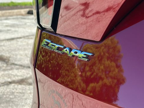 Used 2018 Ford Escape SEL FWD image 9