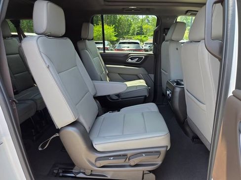 Used 2024 GMC Yukon XL SLT w/ SLT Luxury Package AWD/4WD image 20
