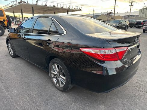 Used 2016 Toyota Camry SE image 9
