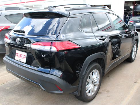 Used 2025 Toyota Corolla Cross LE w/ Moonroof Package FWD image 10