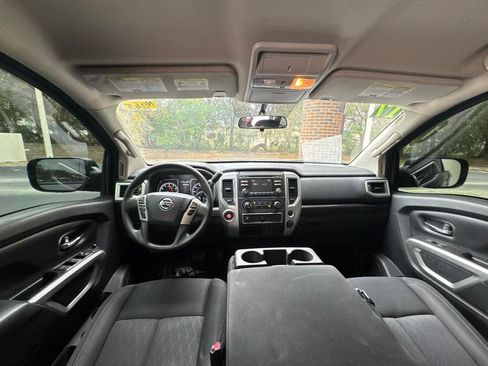 Used 2017 Nissan Titan SV image 22