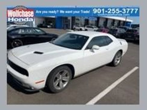 Used 2019 Dodge Challenger SXT RWD image 1