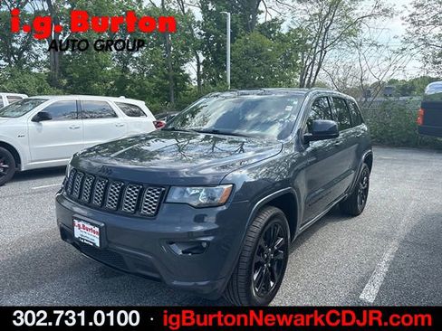 Used 2018 Jeep Grand Cherokee Altitude AWD/4WD image 4