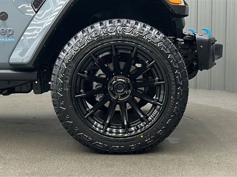 Used 2024 Jeep Wrangler Unlimited Rubicon 4xe image 12