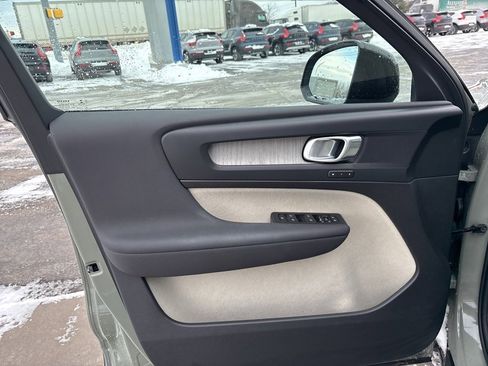 Used 2023 Volvo XC40 B5 Plus w/ Protection Package Premier image 15