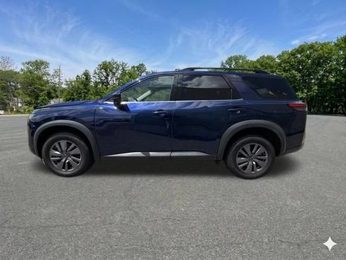 Used 2025 Nissan Pathfinder SV AWD/4WD image 5