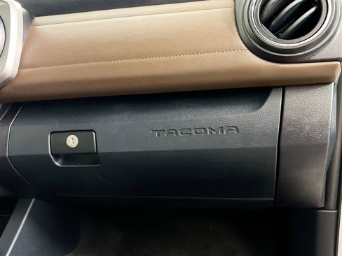 Used 2017 Toyota Tacoma Limited w/ Tow Package AWD/4WD image 34