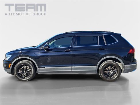 Used 2018 Volkswagen Tiguan SE w/ Panoramic Sunroof Package image 4