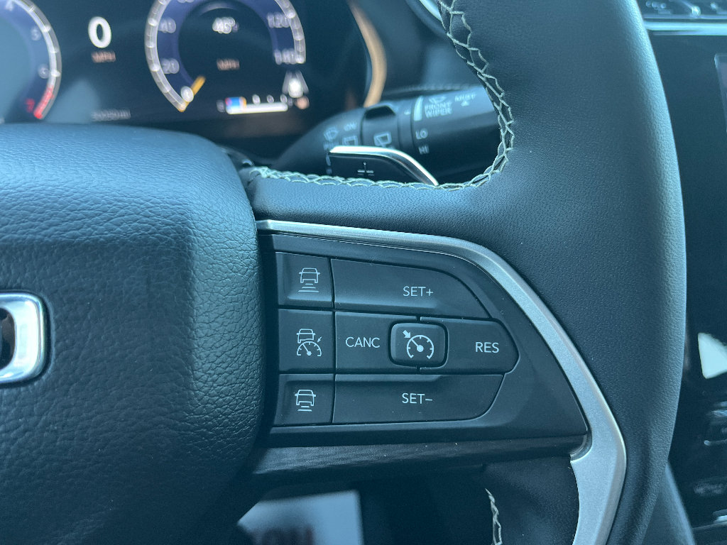 Used 2023 Jeep Grand Cherokee Altitude AWD/4WD image 40