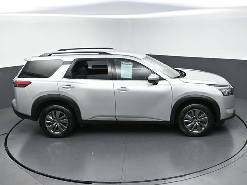 Used 2025 Nissan Pathfinder SV AWD/4WD image 7