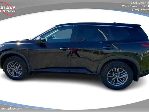 Used 2024 Nissan Rogue S image 8