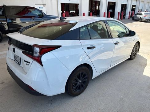 Used 2022 Toyota Prius AWD image 2