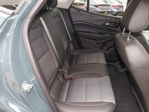 Used 2025 Chevrolet Trax LT FWD image 19