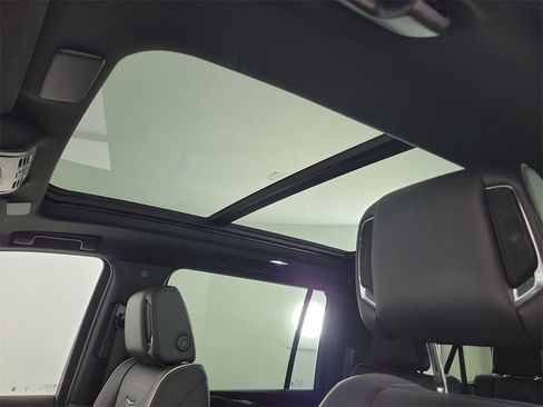 Certified 2023 Cadillac Escalade ESV Premium Luxury image 18
