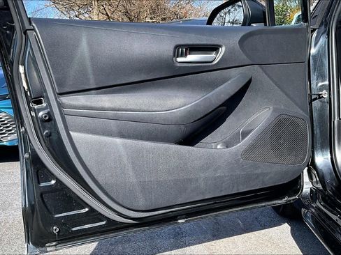 Used 2021 Toyota Corolla LE image 19