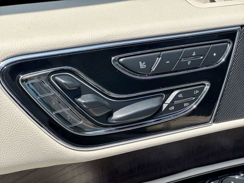 Used 2018 Lincoln Navigator Reserve w/ Technology Package AWD/4WD image 24