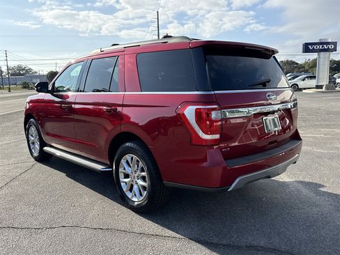 Used 2021 Ford Expedition XLT image 3