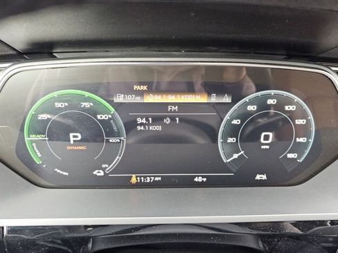 Used 2022 Audi e-tron Premium image 33