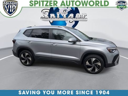 Used 2025 Volkswagen Taos SE AWD/4WD image 10