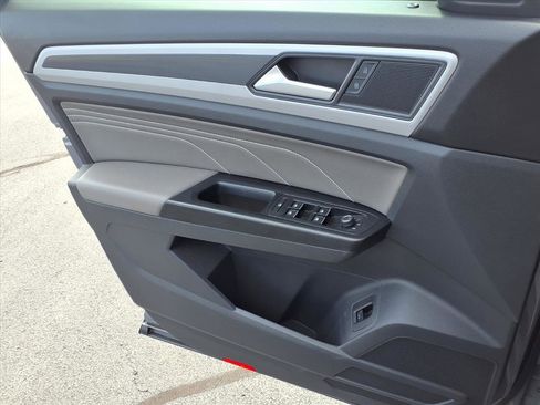 Used 2021 Volkswagen Atlas Cross Sport SE image 19