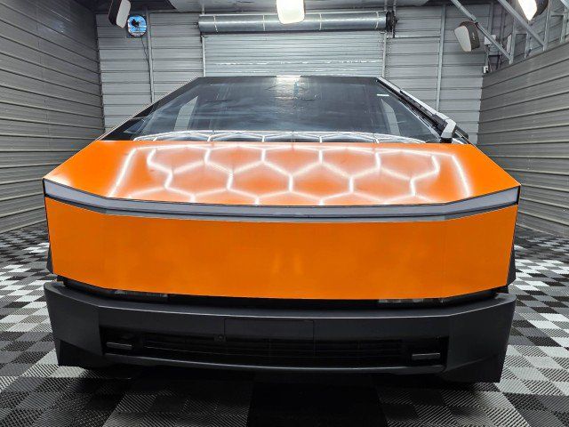Used 2025 Tesla Cybertruck AWD Crew Cab image 3
