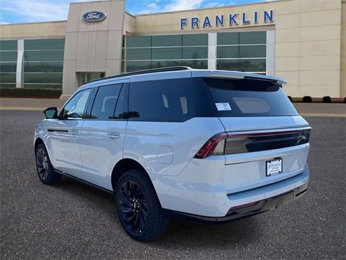 New 2025 Lincoln Navigator Reserve w/ Jet Appearance Package image 5