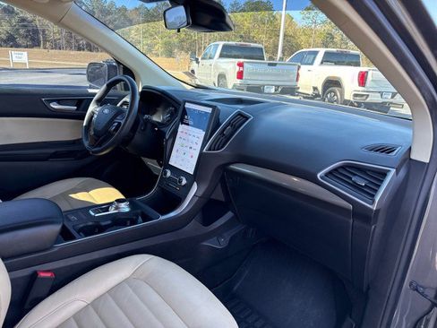 Used 2022 Ford Edge SE image 10