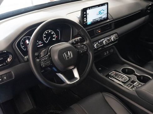 Used 2024 Honda Pilot Touring image 3