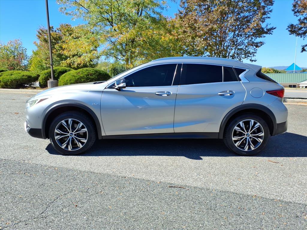 Used 2017 INFINITI QX30 Premium w/ Navigation Package AWD/4WD image 13