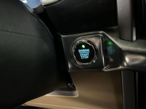 Used 2023 Ford F150 Lariat w/ Trailer Tow Package image 17