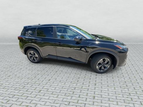 Used 2024 Nissan Rogue SV AWD/4WD image 9