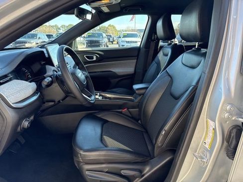 Used 2024 Jeep Compass Latitude image 8