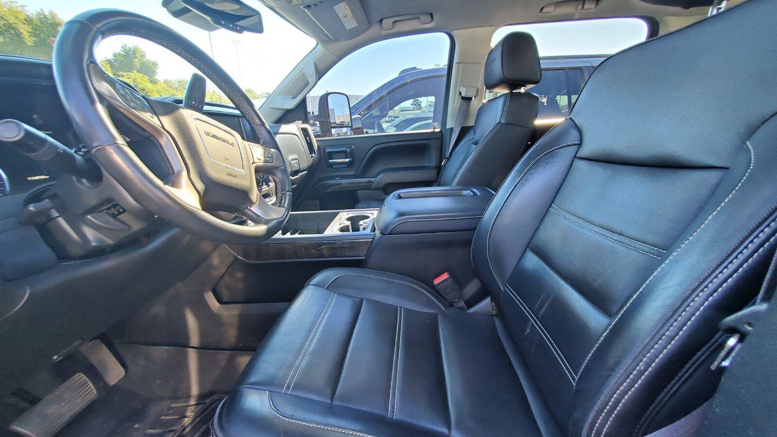 Used 2015 GMC Sierra 2500 Denali w/ Duramax Plus Package AWD/4WD image 3