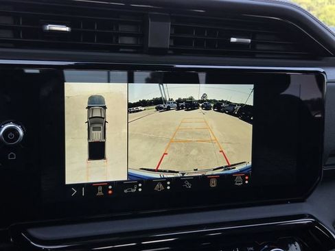 Used 2025 GMC Sierra 1500 AT4 w/ Technology Package AWD/4WD image 16