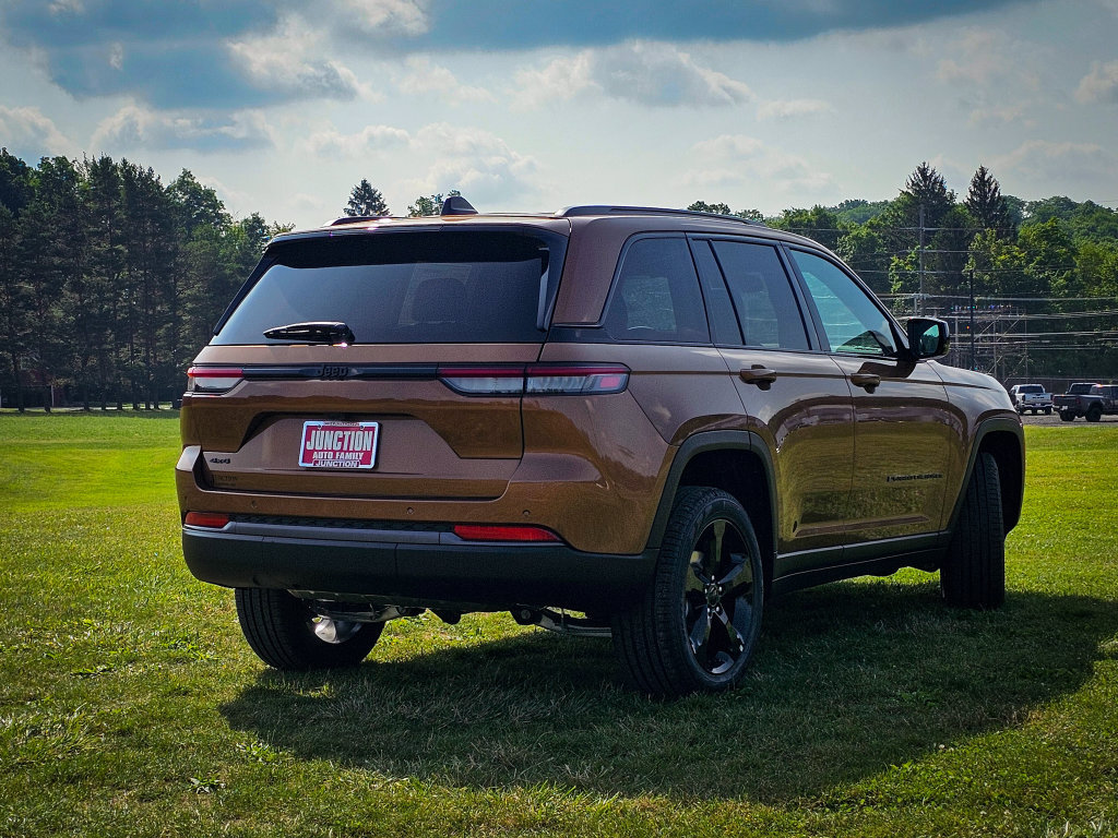 New 2026 Jeep Grand Cherokee Limited w/ Limited Altitude Package AWD/4WD image 3