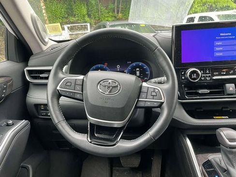 Used 2023 Toyota Highlander Platinum AWD/4WD image 14