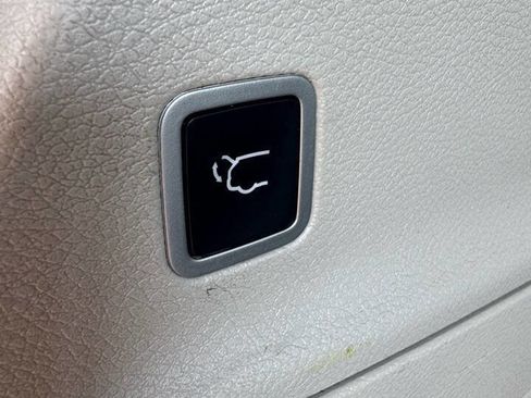 Used 2017 Chrysler Pacifica Touring-L image 32