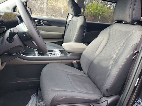 New 2026 Kia Carnival LX image 6