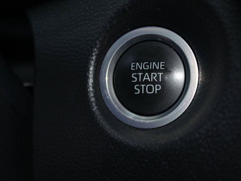 Used 2022 Toyota Corolla Cross XLE w/ Convenience Package FWD image 27