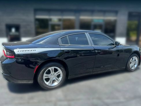 Used 2016 Dodge Charger SE RWD image 5