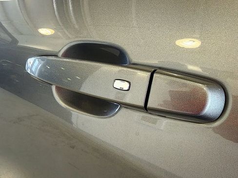 Used 2024 Chevrolet Equinox LT FWD image 16